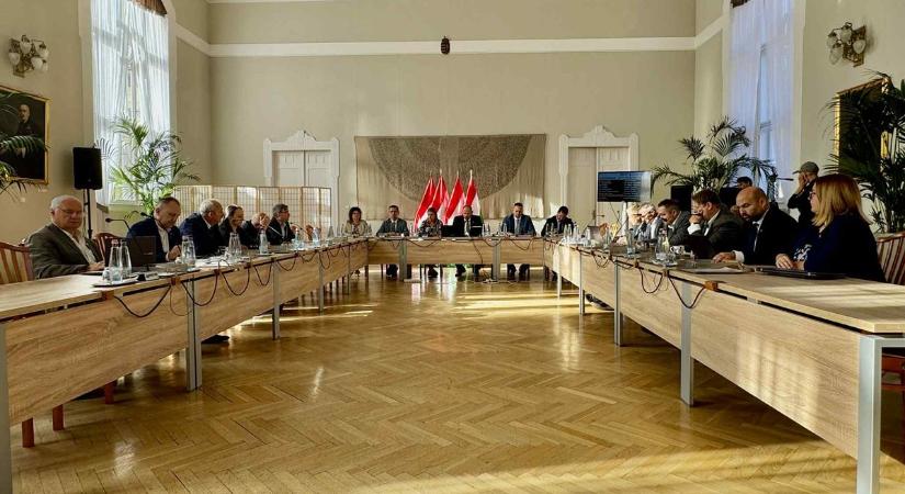 A brutális nyári esőzések miatt megszakadt támfalra kért támogatást Esztergom