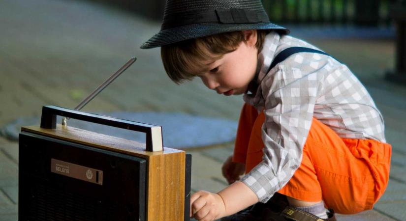 Halálos áramütés ért egy rádióval játszadozó hétéves gyermeket