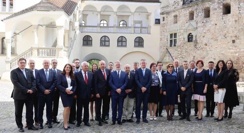 Sulyok Tamás köztársasági elnök Sárospatakon találkozott a vármegye jogászaival