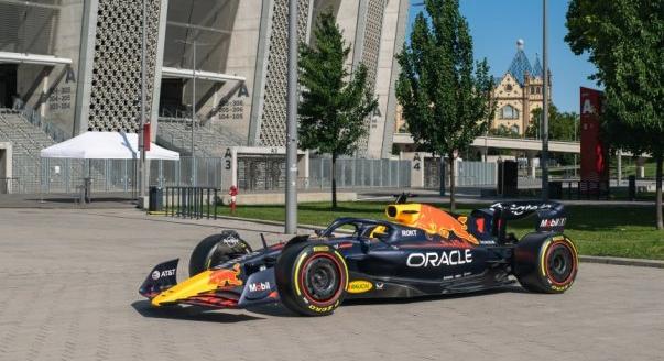 Drift, barbecue és hétvégi műsor: Jön a Red Bull Showrun Budapest