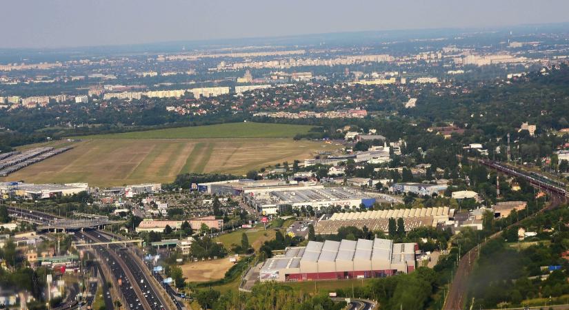 Budaörsön felborult egy helikopter