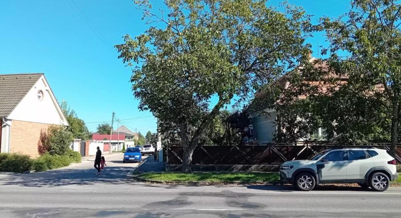 Szorongatja a forgalom Ógyallát – biztonságosabb körülményeket szeretnének a lakosok