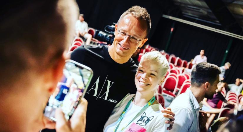 Muri Enikő a nemzet hangja: Orbán Viktorral és Rákay Philippel együtt harcol a drogok ellen  videó
