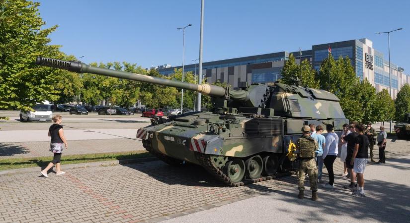 Leopard és Gidrán - Közel 70 tonnás harckocsikba ülhetett bárki Győrben - fotók, videó