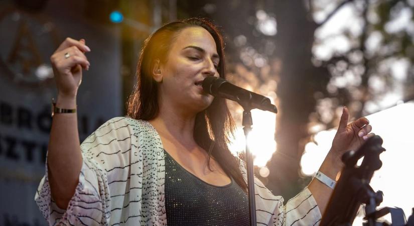 MistyChristy: Karma és dallamos varázslat Dunaújvárosból