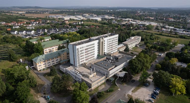 Nagy a baj a váci kórházban, 16 orvosi pozíció is betöltetlen