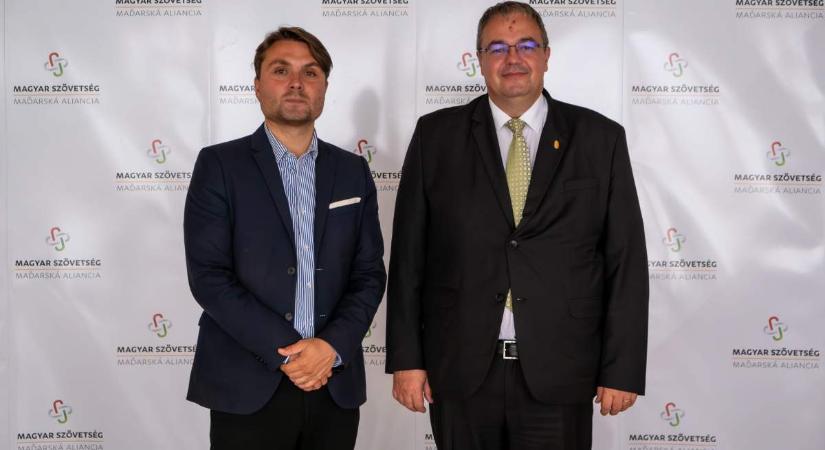 Budapest állítólag nem avatkozik be, mégis megjött a héten az ukáz: „kutya kötelességünk” beállni a Maszövi mögé!