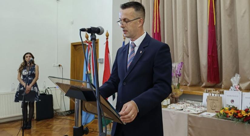 A faluházban kezdték el, Kárpátia koncert lett a vége: elkezdődtek a 33. Maroslelei falunapok – galériával