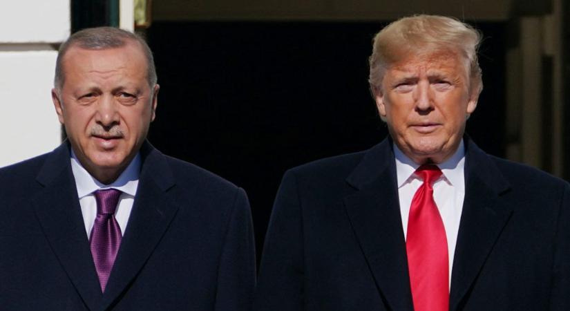 Donald Trumphoz látogat a török elnök