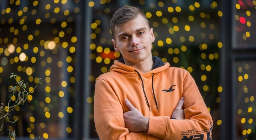 Kigyógyult a rákból a győri humorista, kendőzetlen őszinteséggel beszélt a betegségről
