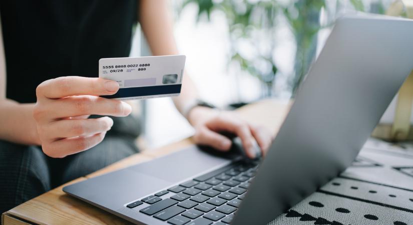 Így úszhatjuk meg a csalást, ha online vásárolunk: megvan a részletes lista