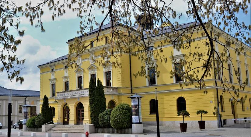 A Csodálatos vagy, Júlia!, valamint A hercegnő és a boldogság premierjével várja közönségét a Móricz Zsigmond Színház októberben