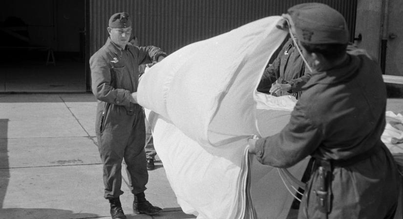 Ejtőernyős katonák történetei a múltból (galéria)