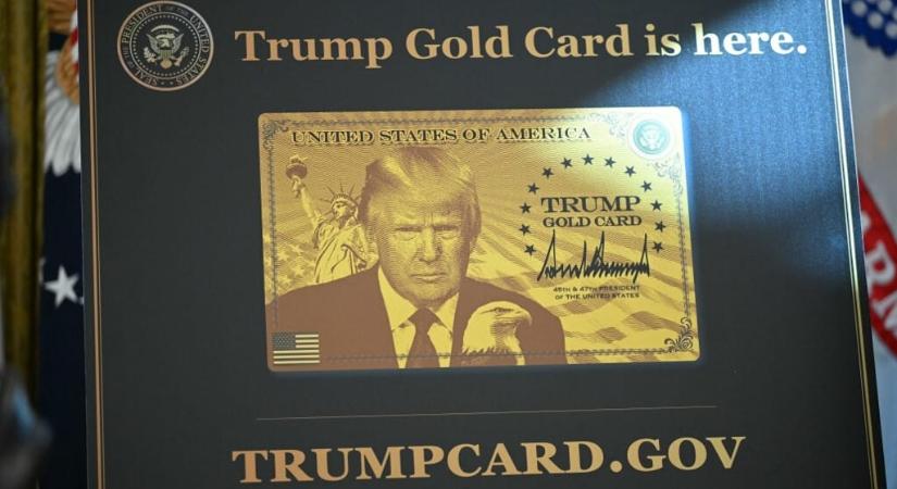 Trump arcképe virít az egymillió dolláros bevándorló-aranykártyán