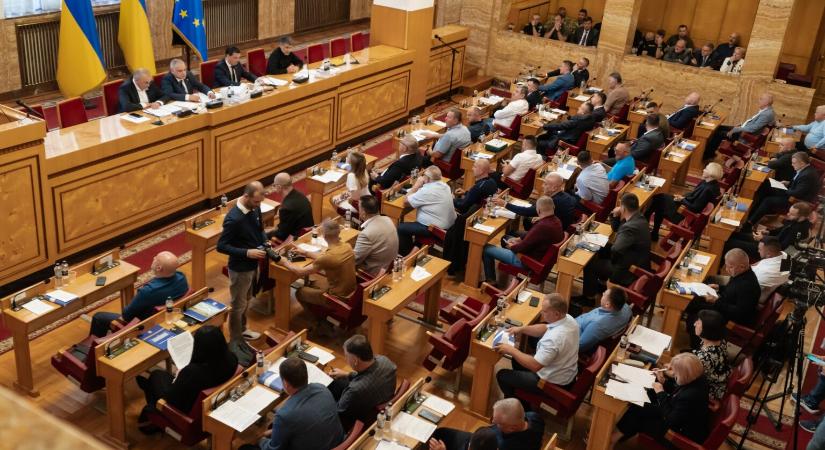 A források átcsoportosítása és a bevétel növelése: Ungváron megtartották a Kárpátaljai Megyei Tanács huszadik ülését