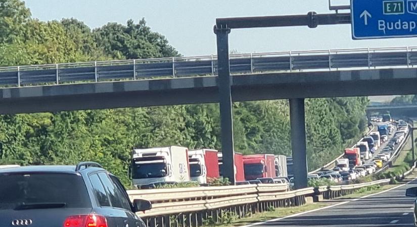 Gigadugó, az M7-es elesett! (Fotók)
