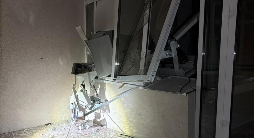 Újabb bankautomatát rongáltak meg az éjszaka