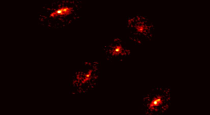 A megtébolyult Einstein-kereszt valami rémsötétet leplezett le az univerzumban