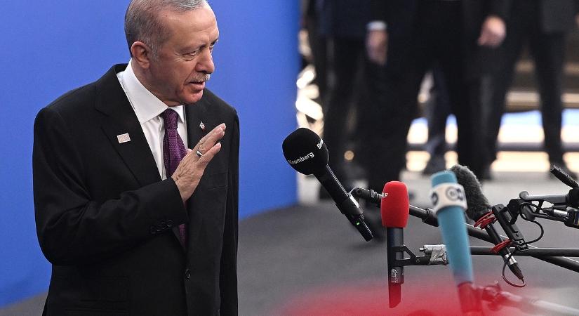 Erdogan is Trump elé járul