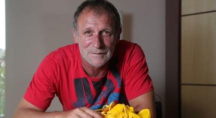 Plakátarcok és szégyenpad: így használja a Fidesz a sportolókat a kampányban