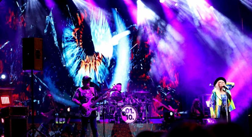 Meglepő fordulat a dorozsmai buliban: új családtagot ismert meg Csepregi Éva – galériával, videóval