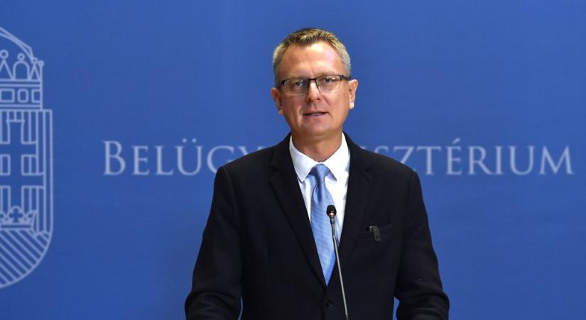 Rétvári Bence reagált a hódmezővásárhelyi rendőrkapitány halálhírére