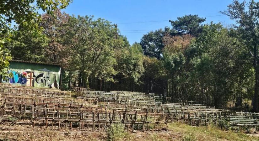 Szívsajdító látvány ez az elhagyatott kertmozi a Balaton északi partján (veol.hu)