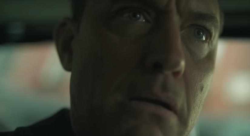 A Netflix toplistáját egy olyan minisorozat vezeti, amiben Jude Law éttermére rászállnak a bűnözők