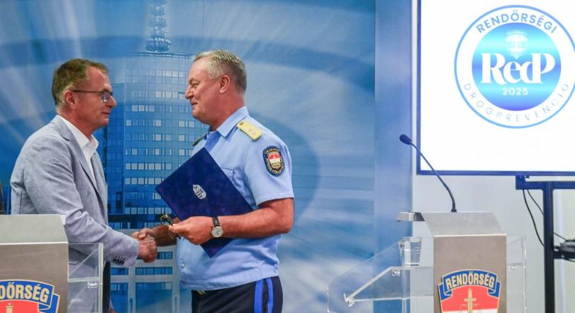 Régi-új módszerekkel óvnák a fiatalokat a drogozástól, és a civileket is visszaengednék az iskolákba