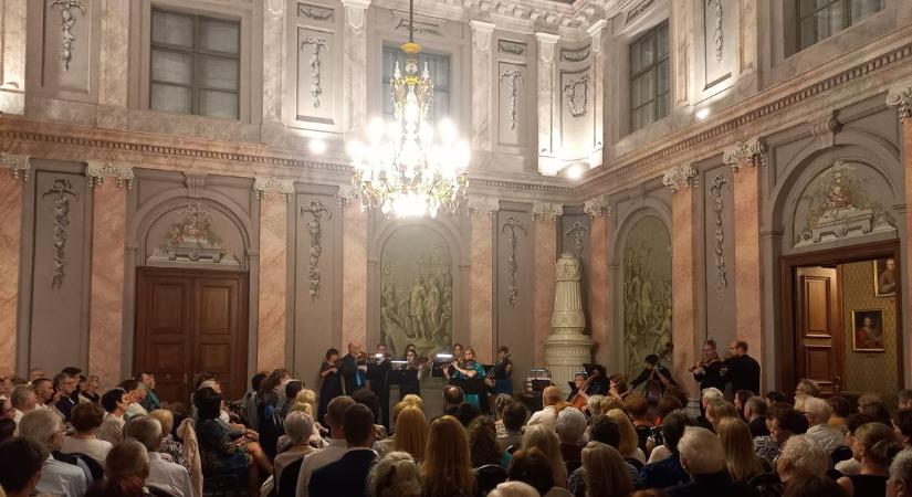 A Püspöki Palota estjén rendkívüli módon öt évszak szólalt meg az olasz barokk zenéből