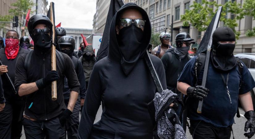 Bomba robbant Brüsszelben: kiderült, miért indított támadást az Antifa ellen a magyar külügyminiszter