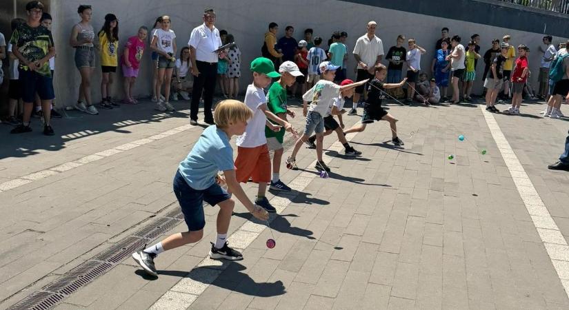 Újra itt és járványosan terjed! Az őrület ami megállíthatatlanul végigsöpör a fiatalok körében
