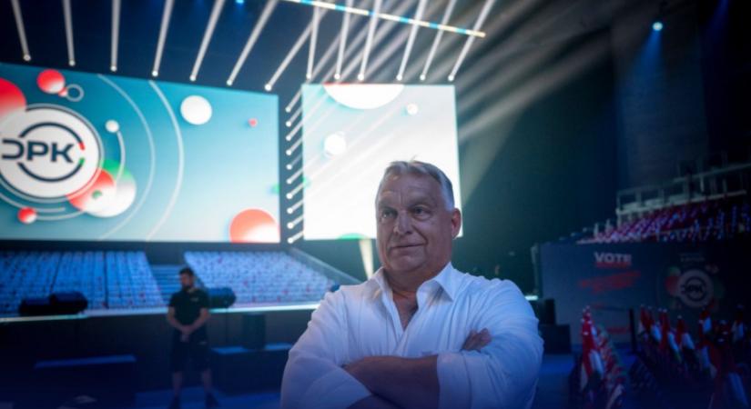 Megtöltötték a sportarénát Orbán Viktorék, fontos beszédek és meglepetésvendégek jönnek