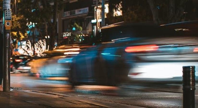Rendőrségi akció Érden: zsaruk kapcsolták le a gyorsulási versenyzőket – csak úgy szórták a büntetést