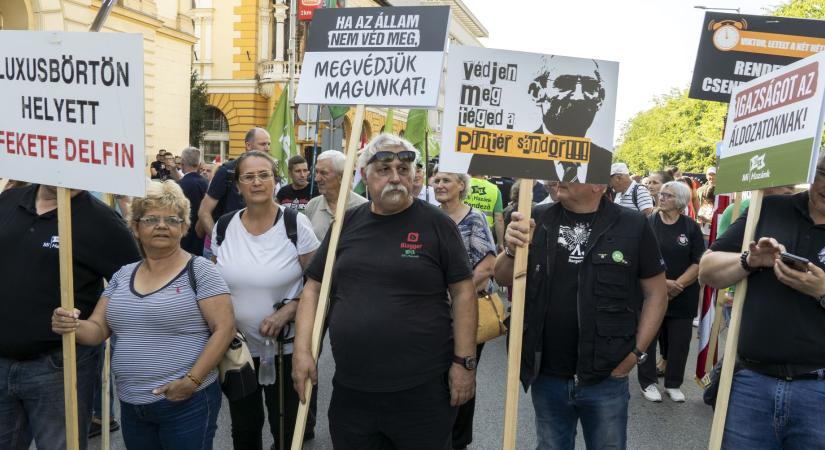 „Sok a drogos. Van, aki kötözködős” – felelőst keres a Mi Hazánk Szolnokon