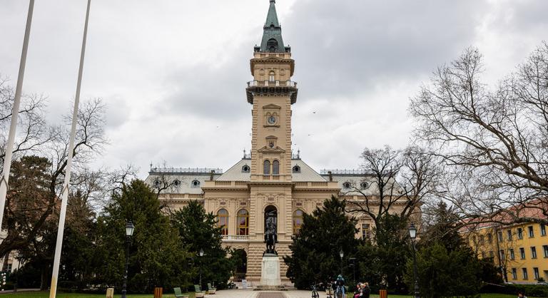 Mindenki Hódmezővásárhelyre figyel: közéleti vihart kavart Szabó Zsolt rendőrkapitány halálhíre