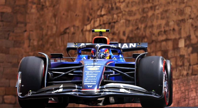 Sainz dobogóra pályázik a 2. helyről startolva