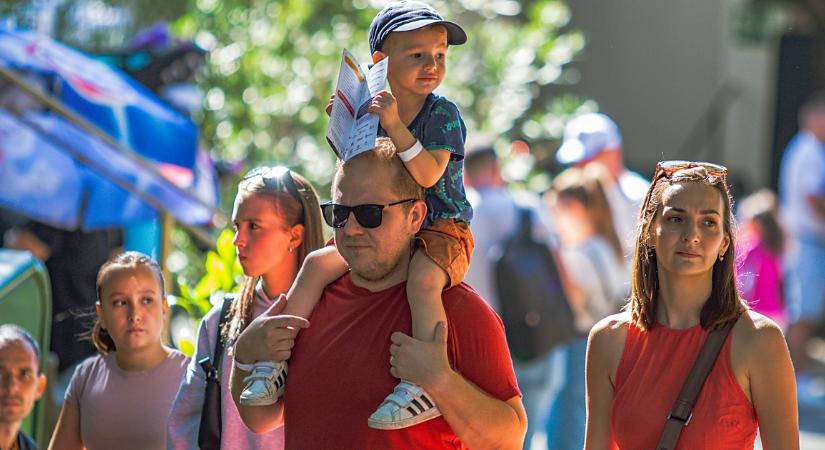 Születésnapi fiesztával köszöntötte dolgozóit a 25 éves Debreceni Vagyonkezelő Zrt. – fotókkal, videóval