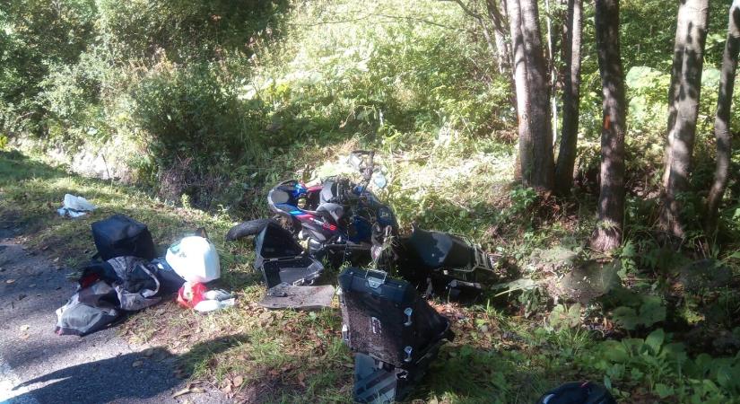 Súlyos baleset: motoros ütközött fának, mentőhelikopter vitte kórházba