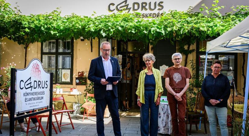 Jubileum - 35 éves Sopron egyik legrégebbi könyvesboltja - fotók