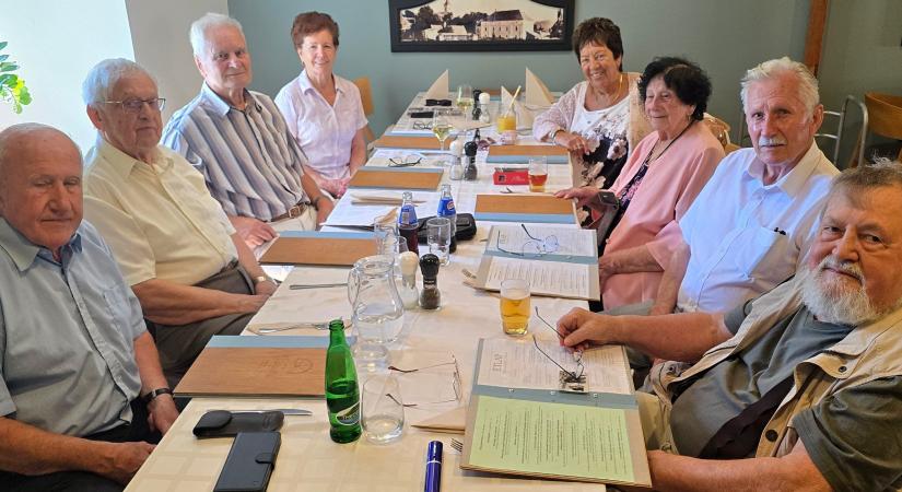 Megidézik Borsányi, Puskás és Kenderesi tanár urak alakját – Batsányisok érettségi találkozója 67 év után