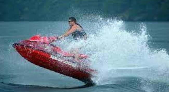 Elképesztő videó, ahogy hárman jetskivel próbálták átszelni a Földközi-tengert