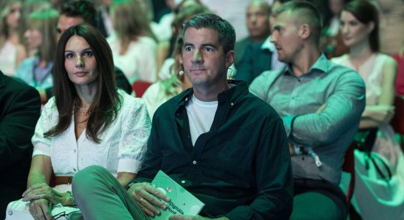 Kocsis Máté: mi nem pisztollyal kérjük, hogy tapsoljatok