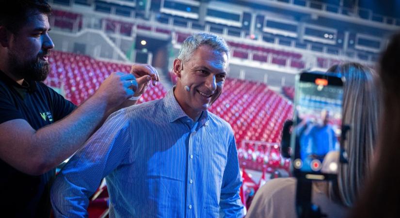Lázár szerint minden iskolát és kórházat megépítenek, ha jövőre győznek