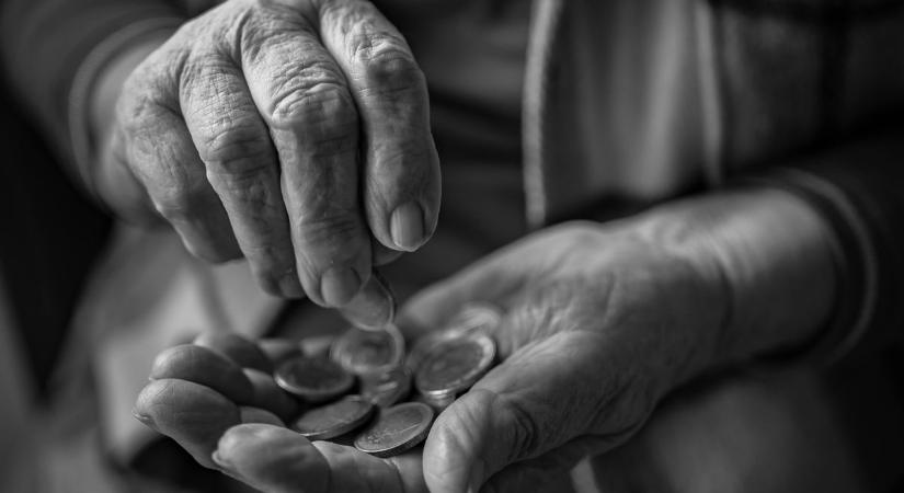 Visszamenőleg is emelik a nyugdíjakat: novemberben érkezik a pluszpénz