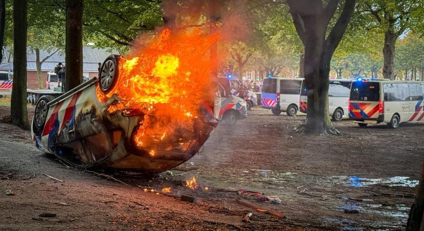 Bevándorlásellenes tüntetés volt Hágában – a rendőrség vízágyút vetett be