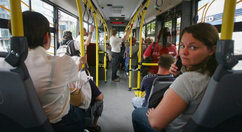 Nyílt levél egy felelőtlen szülőhöz: Ki felel a gyerekedért a buszon?