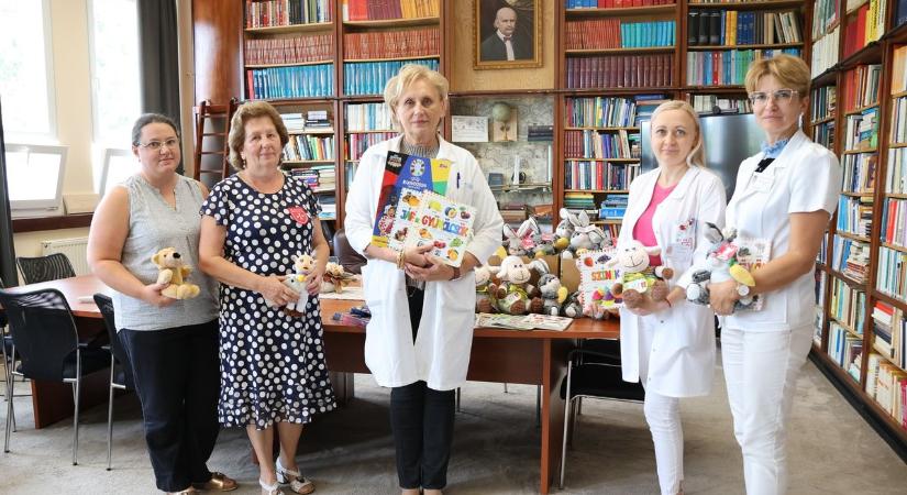 Csupa mosoly a kórházban: plüssök és játékok lepték el a gyerekosztályt!