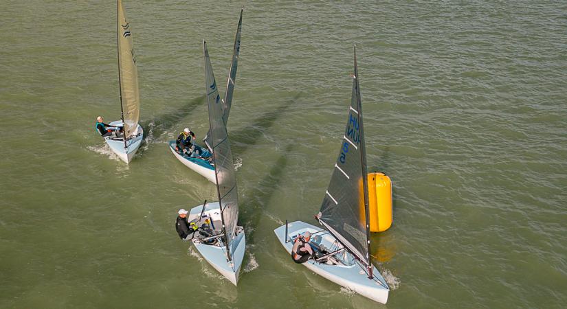 Fullos nappal kezdődött a finn dinghy bajnokság