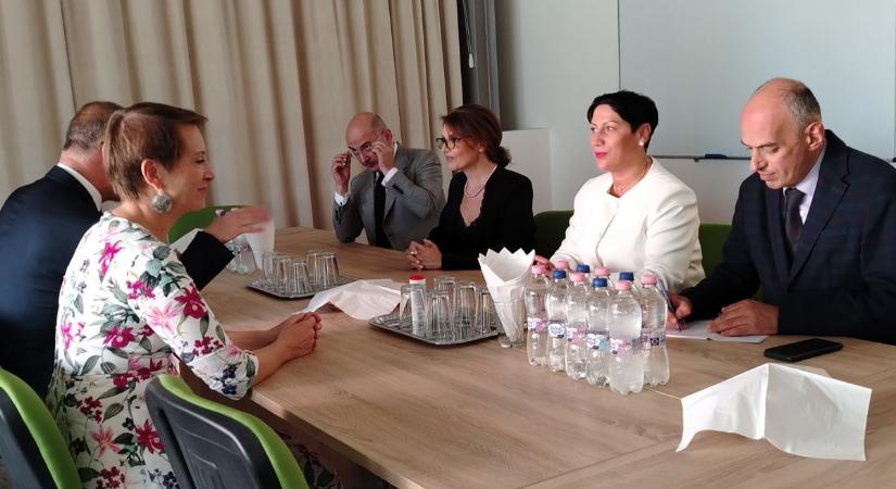 Tapasztalatcsere és segítségnyújtás